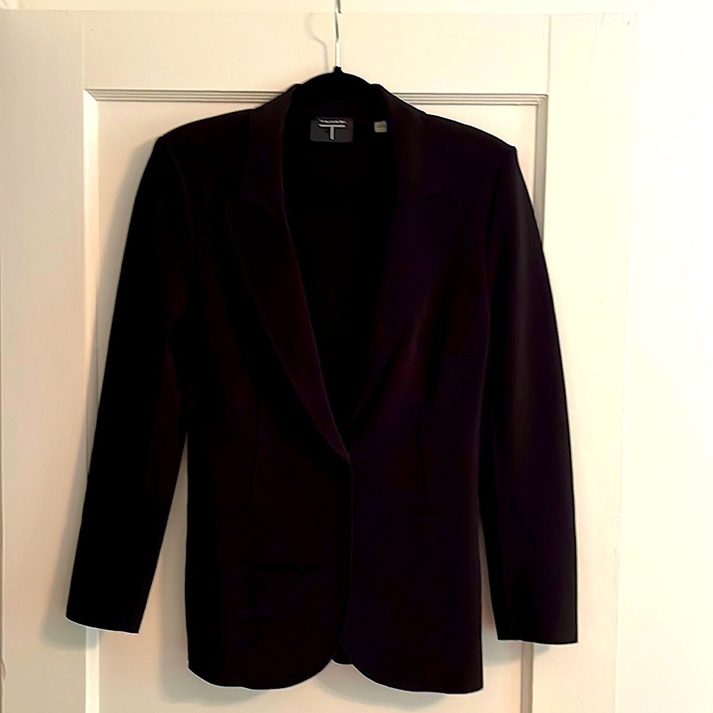 Tahari black blazer with magnetic button at waist/ size 2